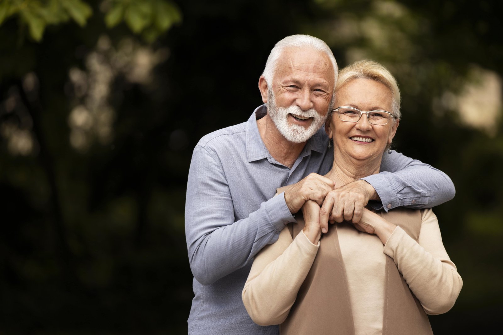 imagem-casal-idosos-felizes-aposentados